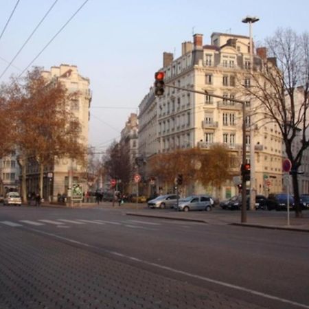 Le Cabaret Vip Spa Лион Екстериор снимка