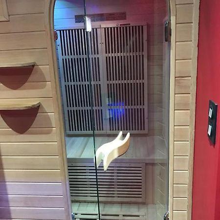 Le Cabaret Vip Spa Лион Екстериор снимка