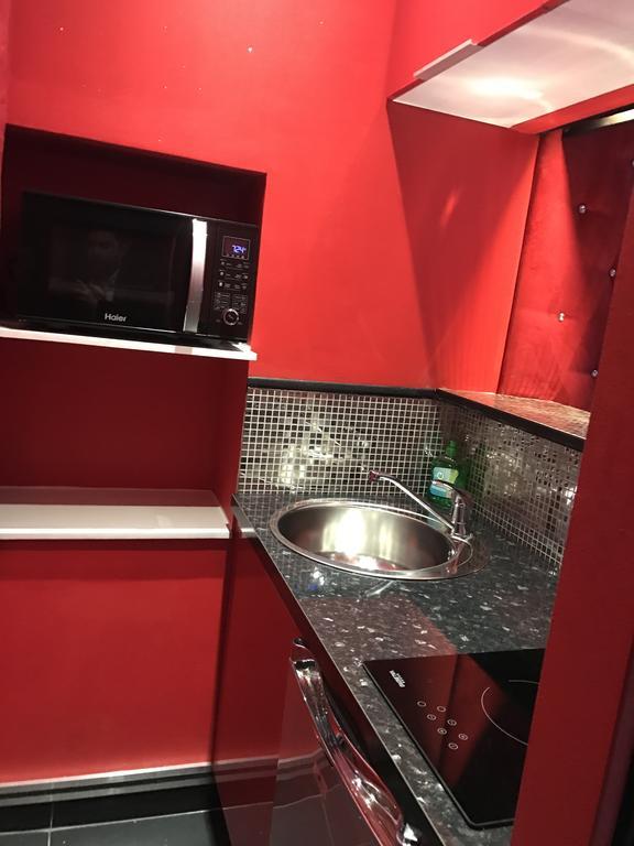 Le Cabaret Vip Spa Лион Екстериор снимка